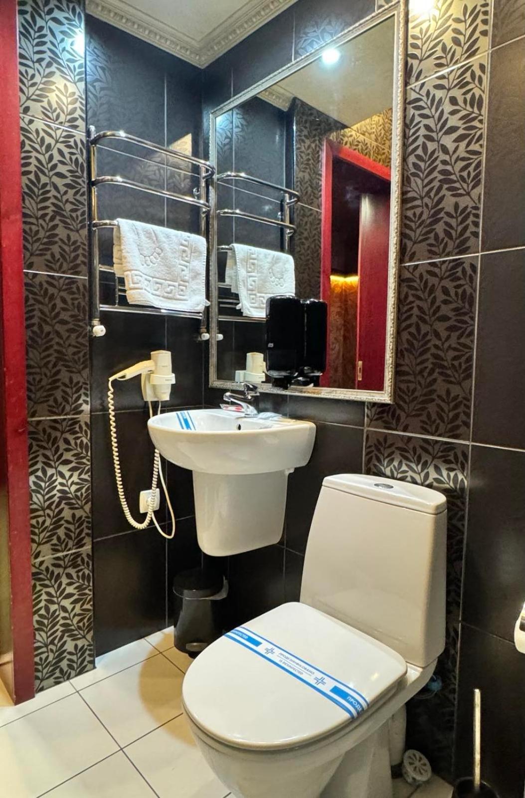Hotel Veles Zolotonosha Ngoại thất bức ảnh