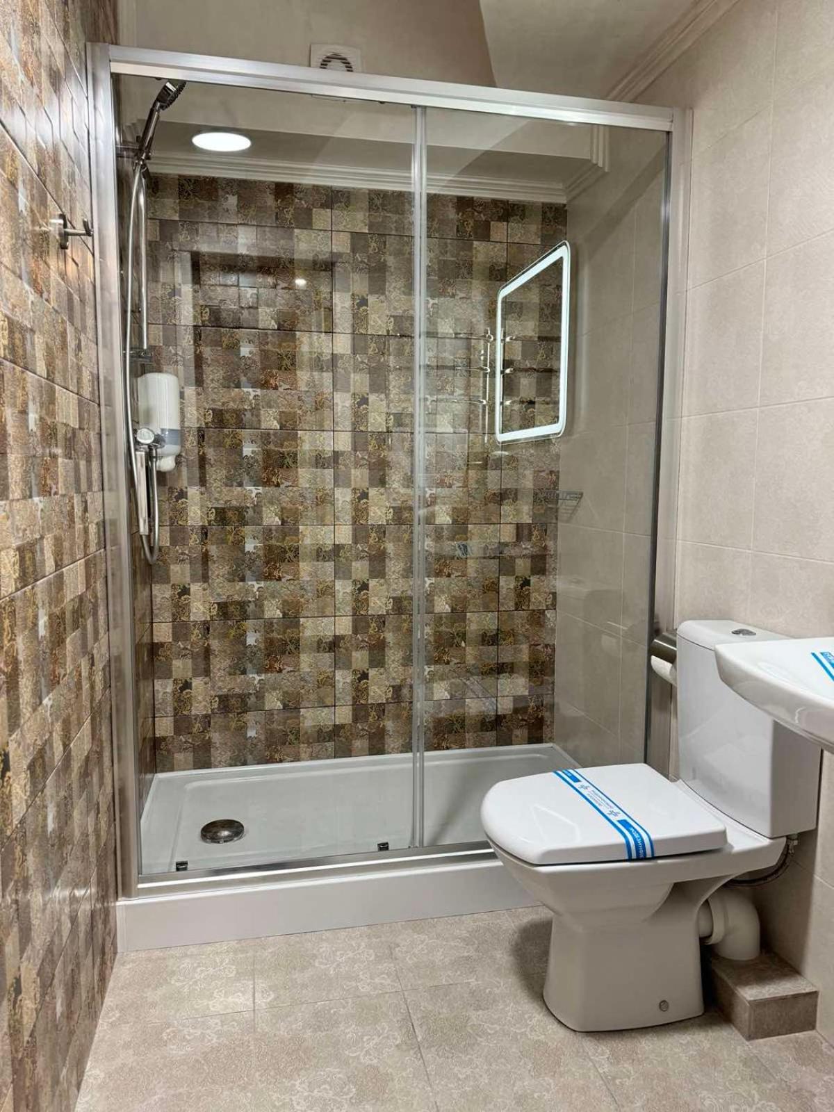 Hotel Veles Zolotonosha Ngoại thất bức ảnh