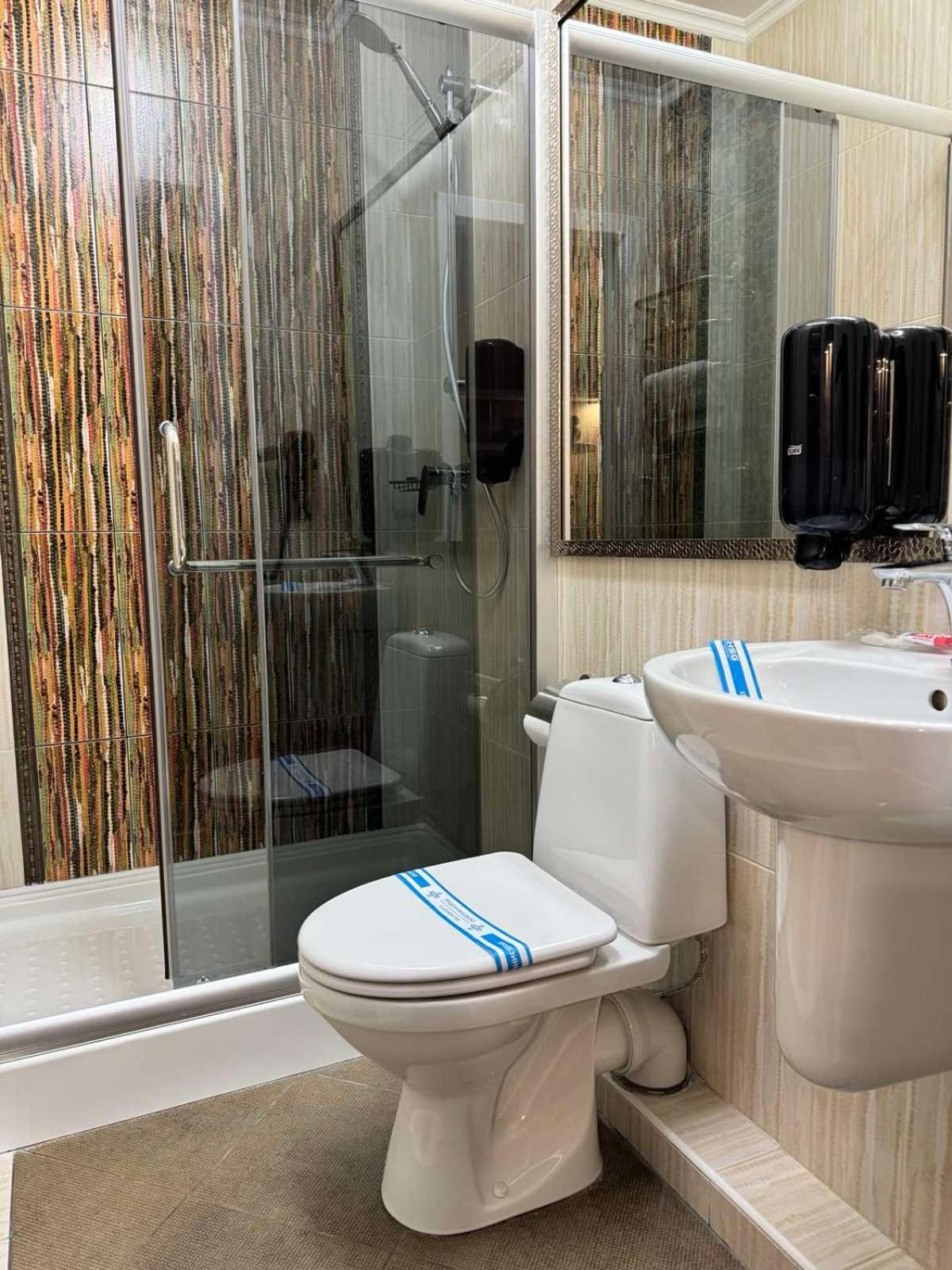 Hotel Veles Zolotonosha Ngoại thất bức ảnh