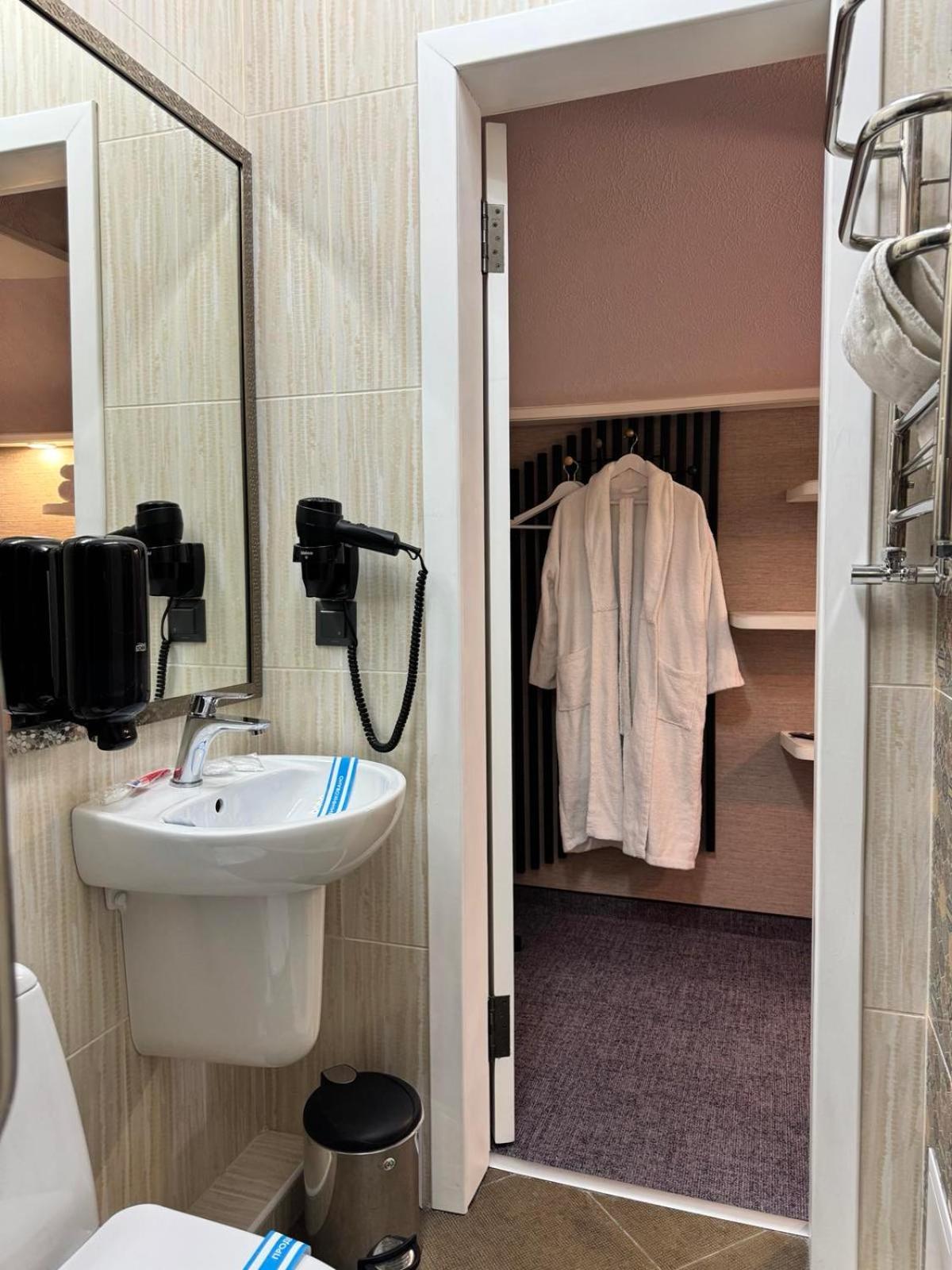 Hotel Veles Zolotonosha Ngoại thất bức ảnh