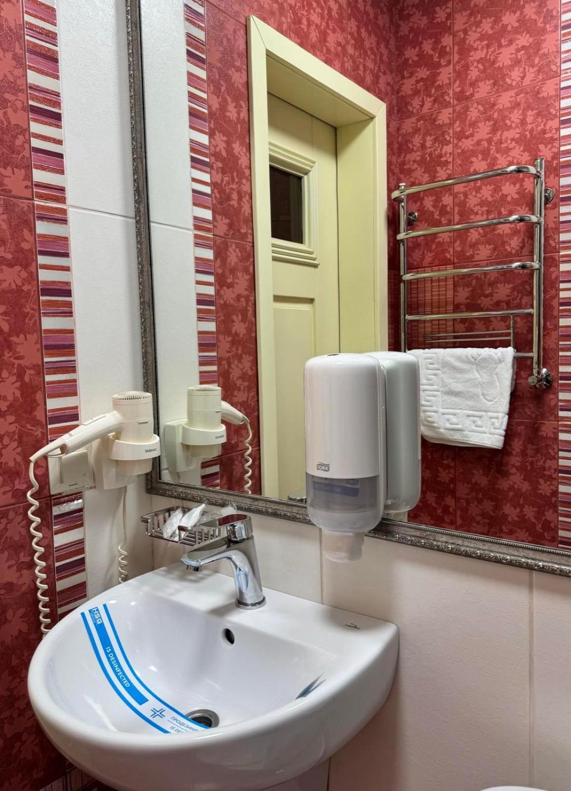 Hotel Veles Zolotonosha Ngoại thất bức ảnh