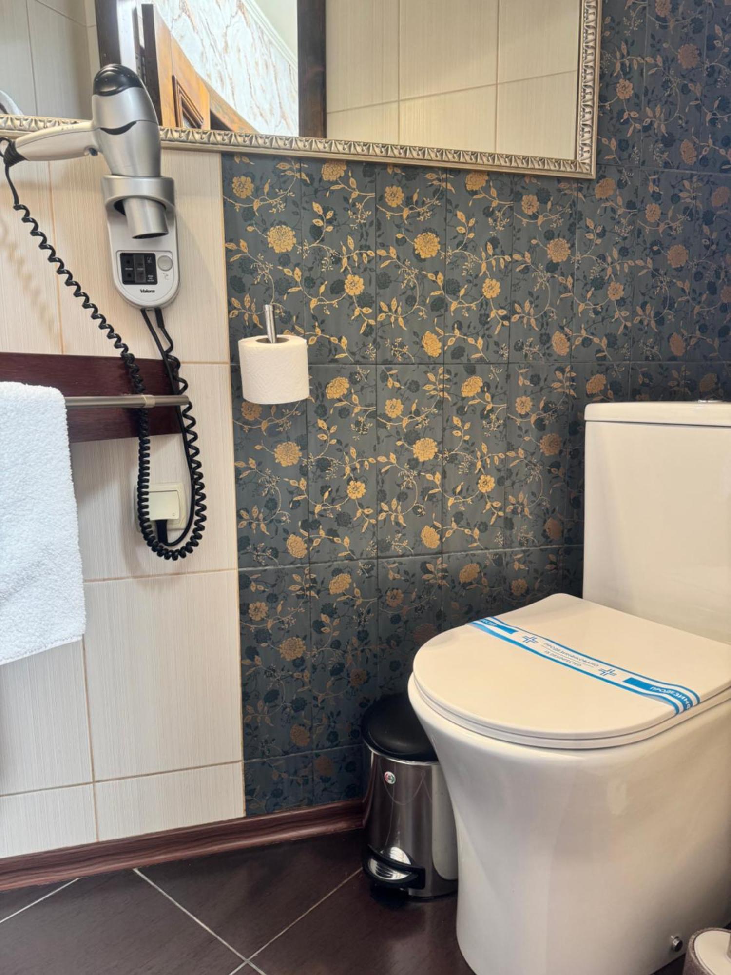 Hotel Veles Zolotonosha Ngoại thất bức ảnh